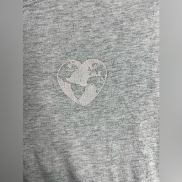 VS Pink T-Shirt - Picture 2 of 4